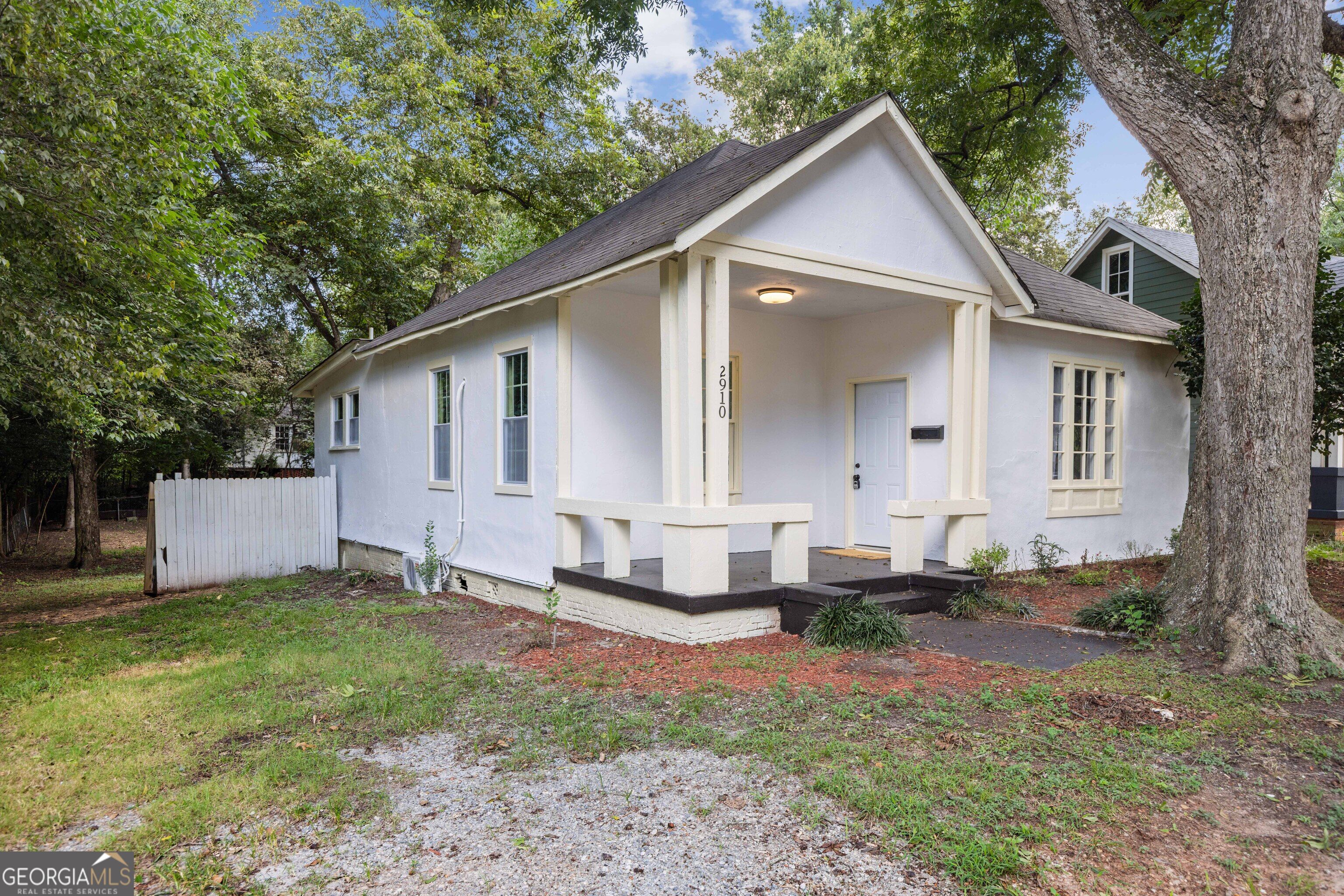 2910 Bradley Circle