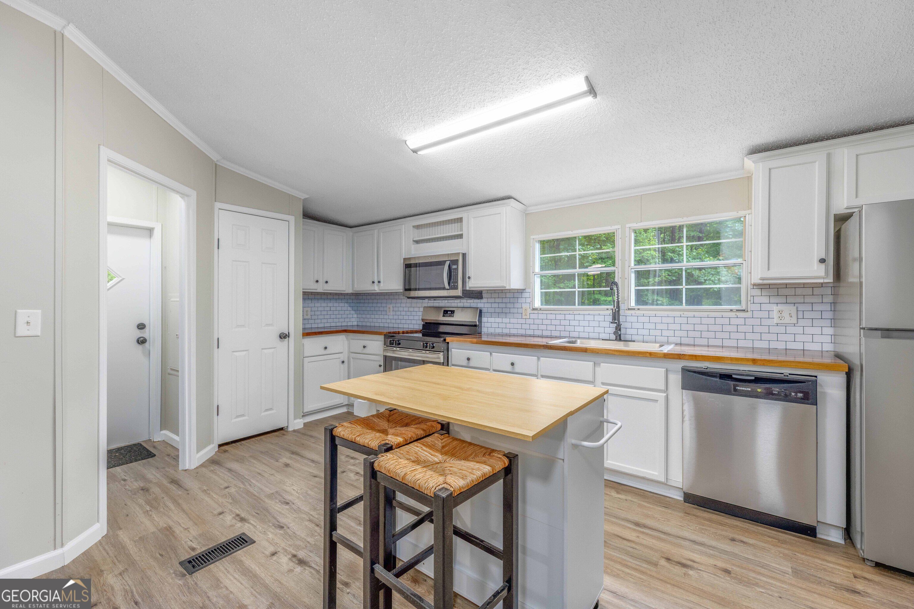 17 Cottonwood Drive