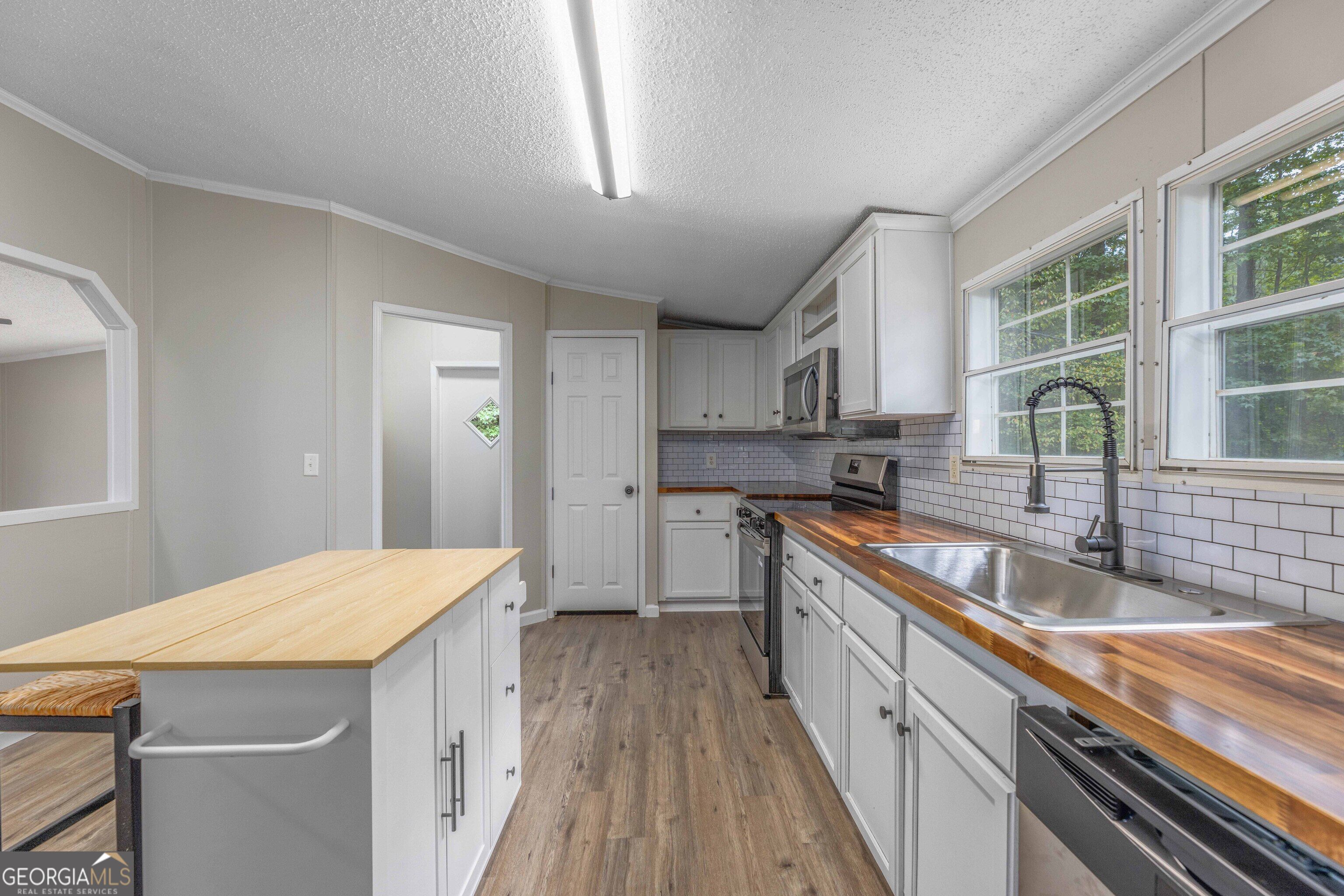 17 Cottonwood Drive