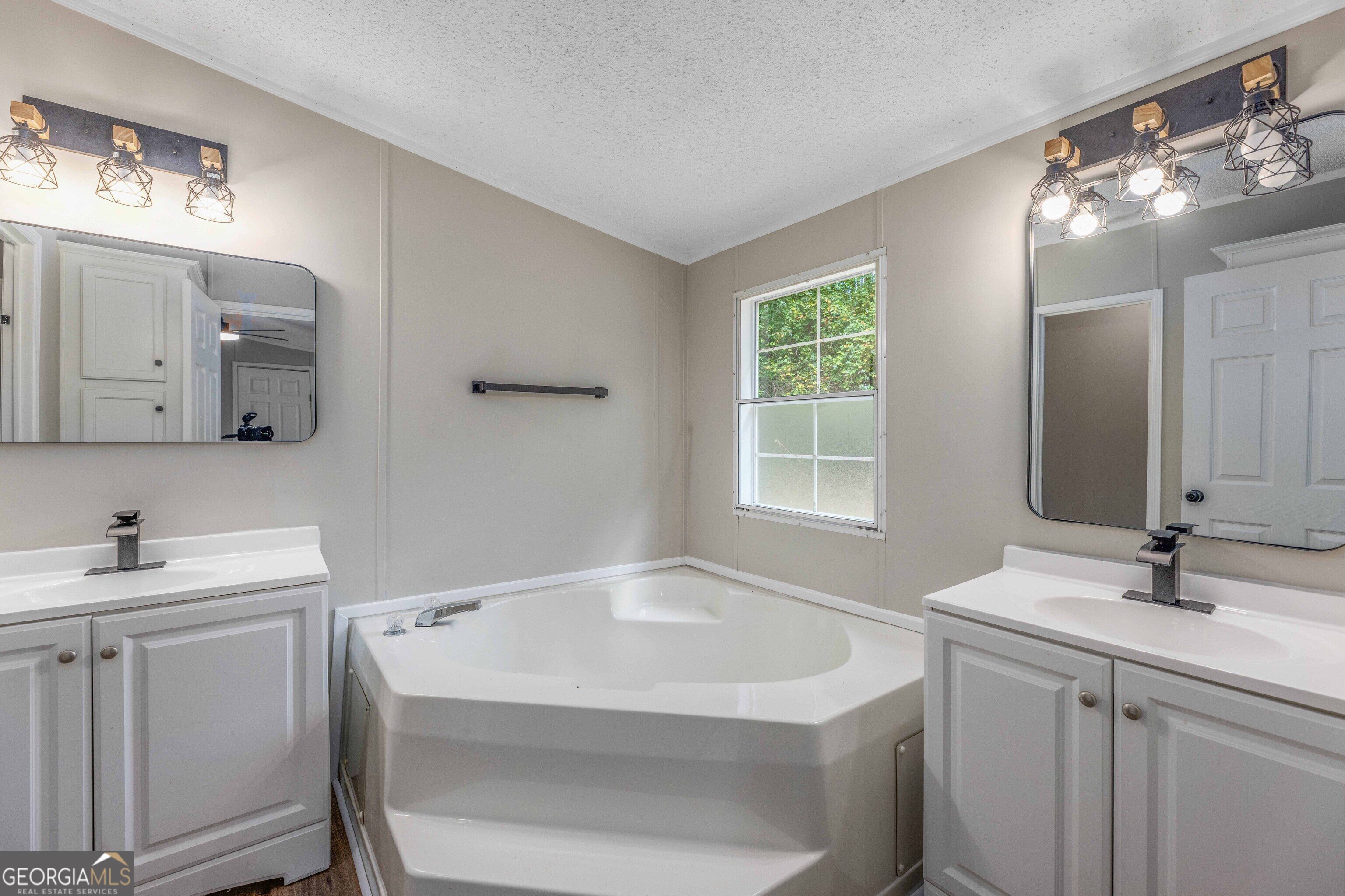 17 Cottonwood Drive
