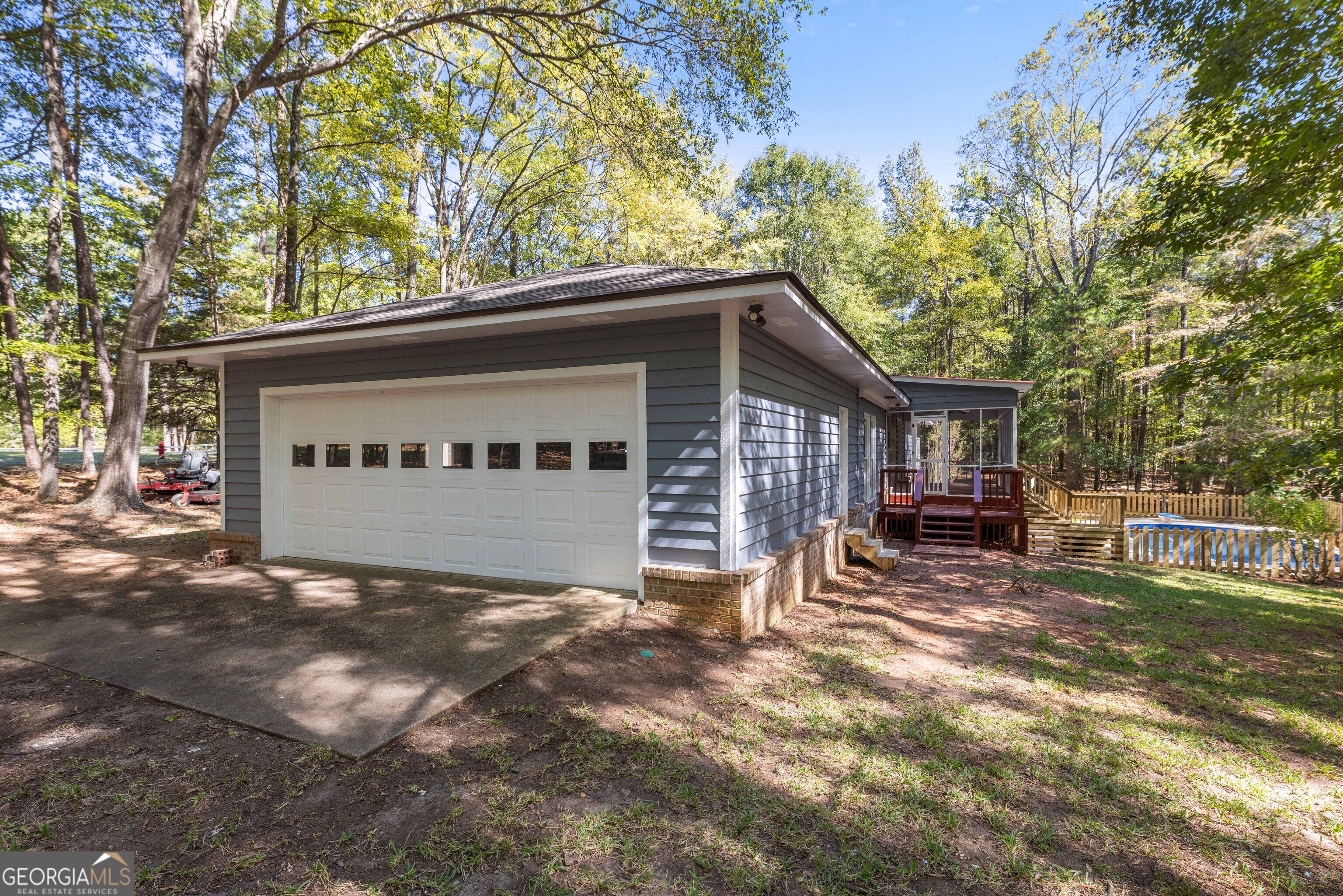 945 Deer Run Drive