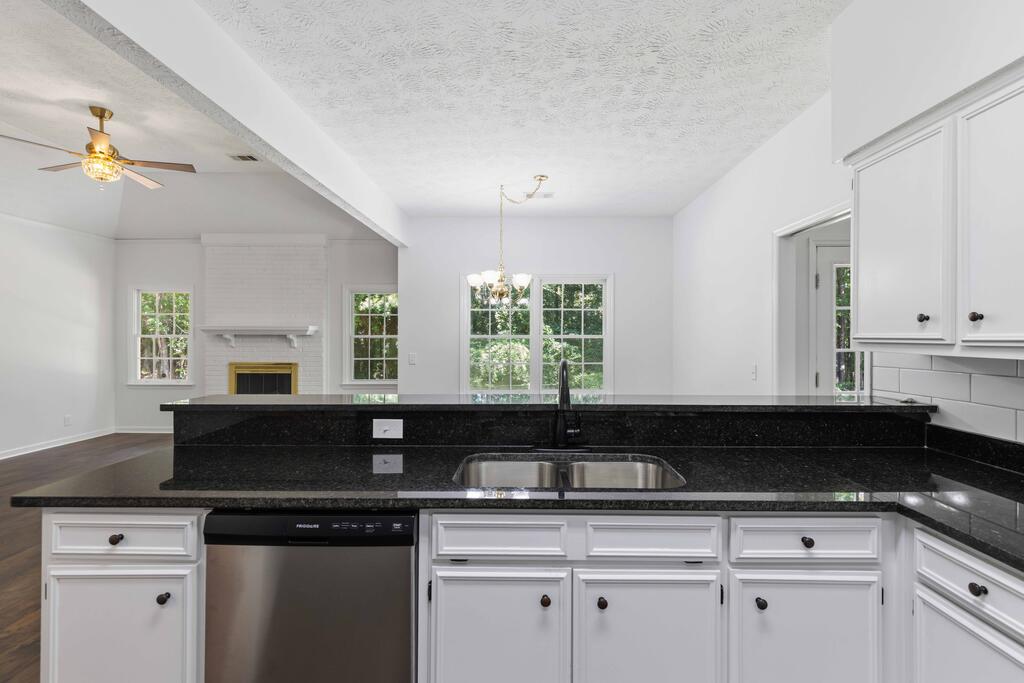1107 Laurelwood Road