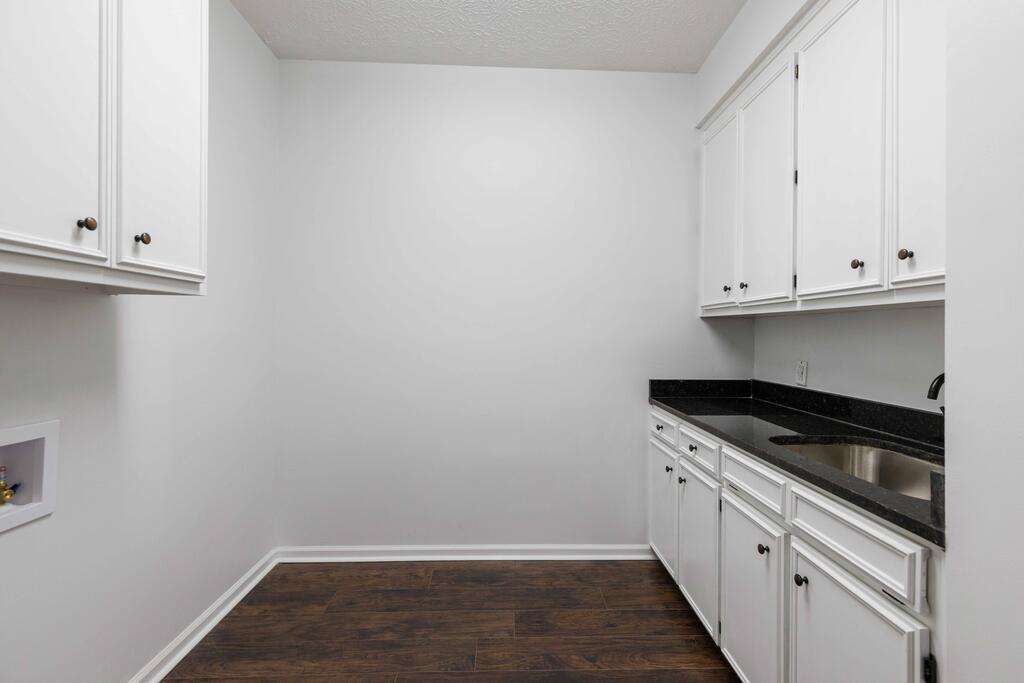 1107 Laurelwood Road