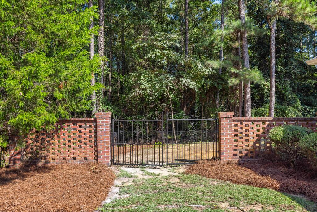 1107 Laurelwood Road