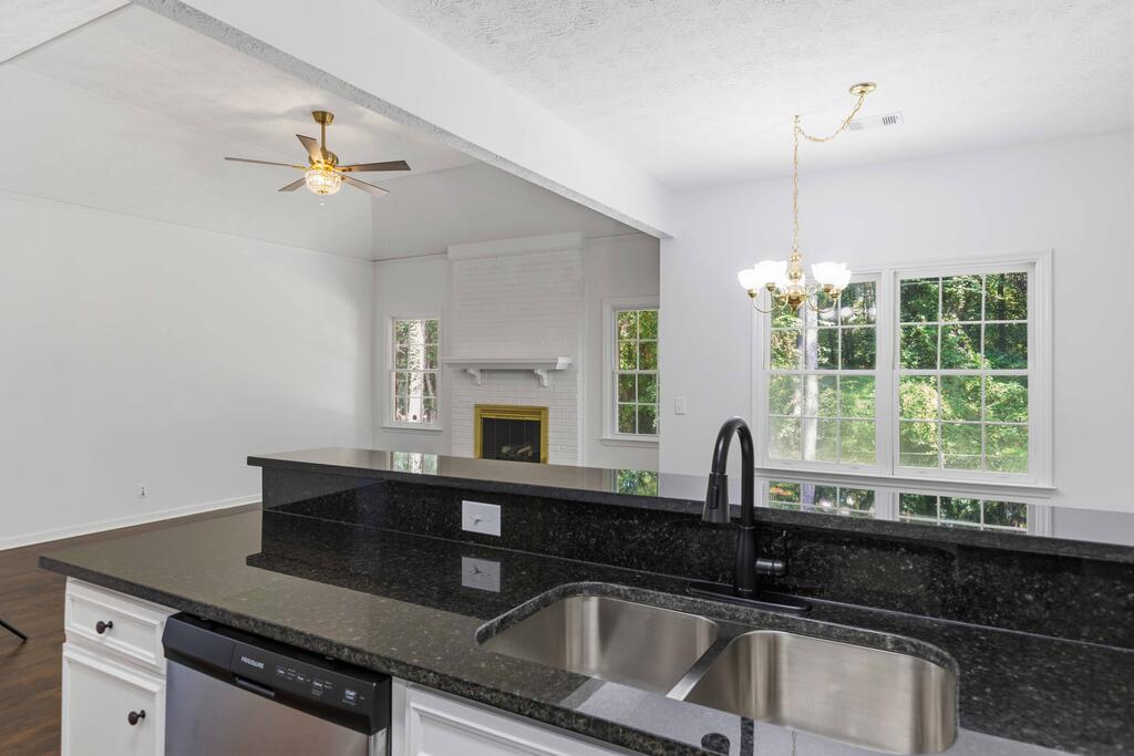 1107 Laurelwood Road