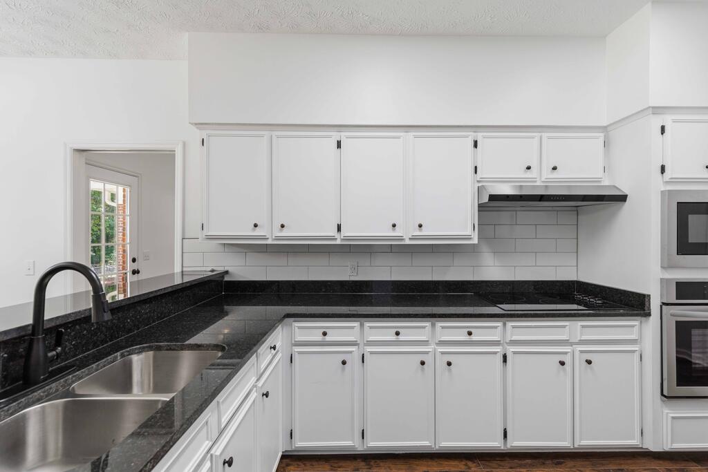 1107 Laurelwood Road