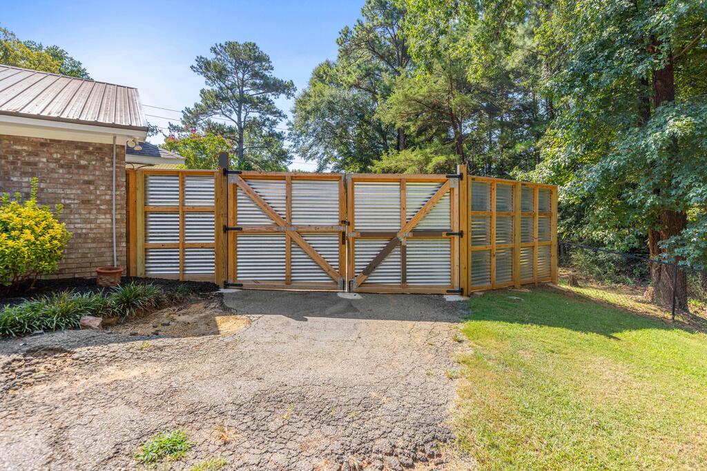 6811 Mobley Road