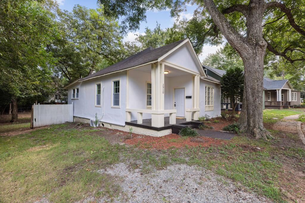 2910 Bradley Circle