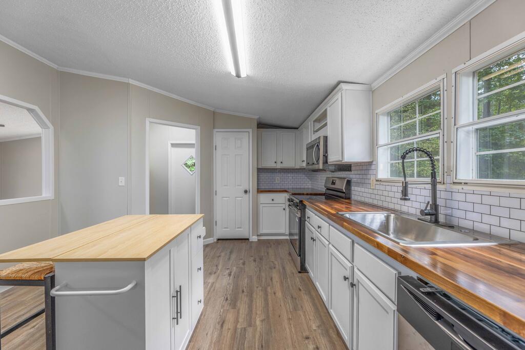 17 Cottonwood Drive