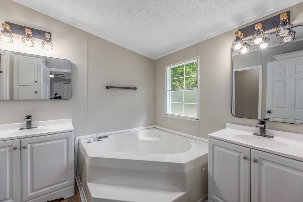17 Cottonwood Drive