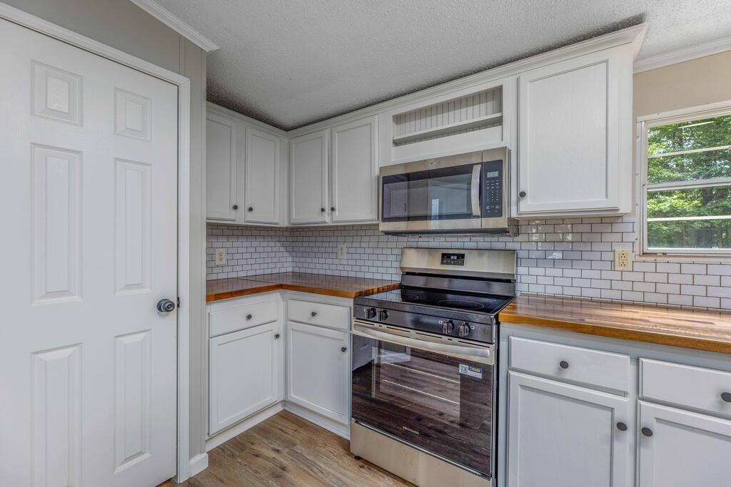 17 Cottonwood Drive