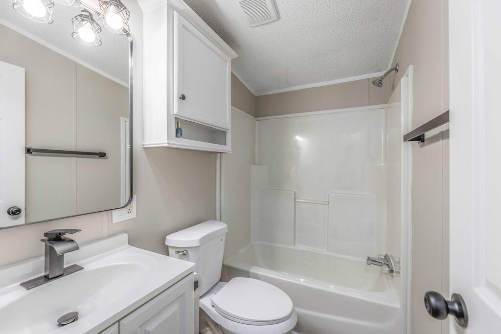 17 Cottonwood Drive