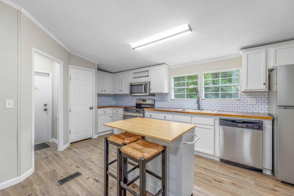 17 Cottonwood Drive