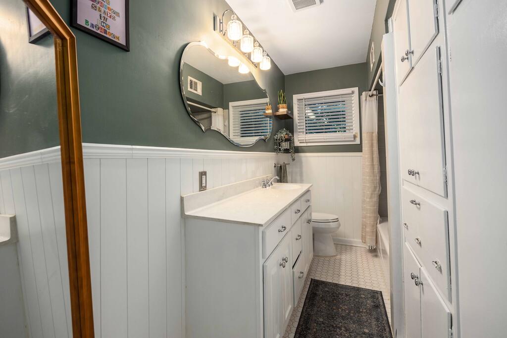 3314 East Lindsay