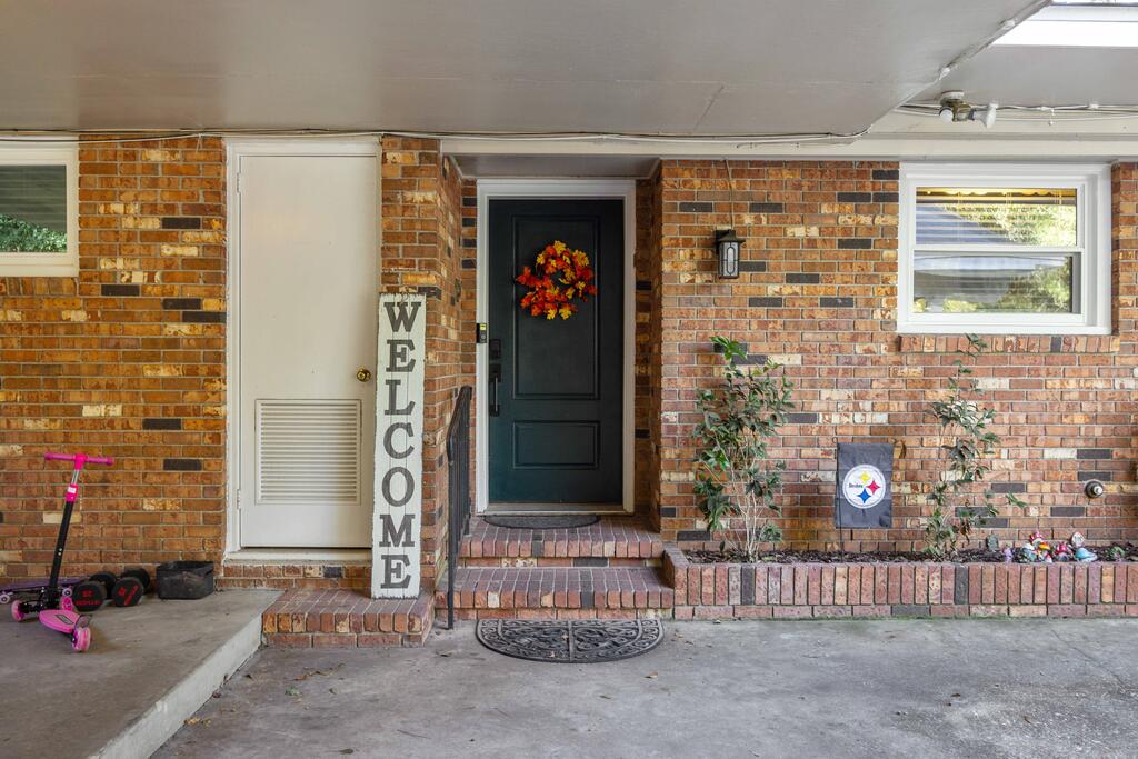 3314 East Lindsay