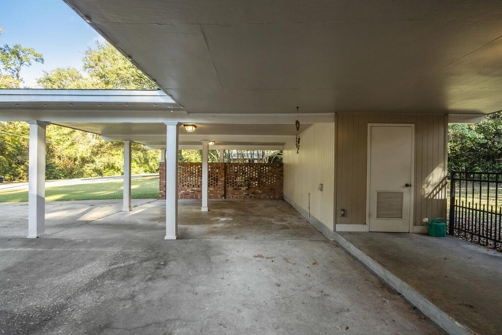 3314 East Lindsay