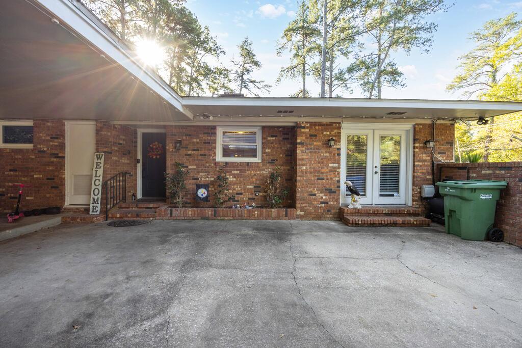 3314 East Lindsay