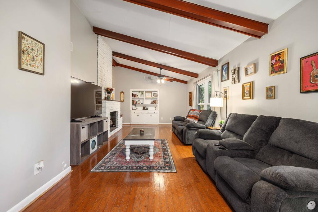 3314 East Lindsay