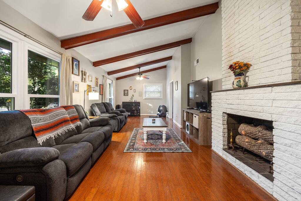 3314 East Lindsay
