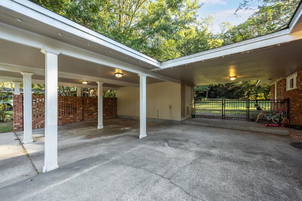 3314 East Lindsay