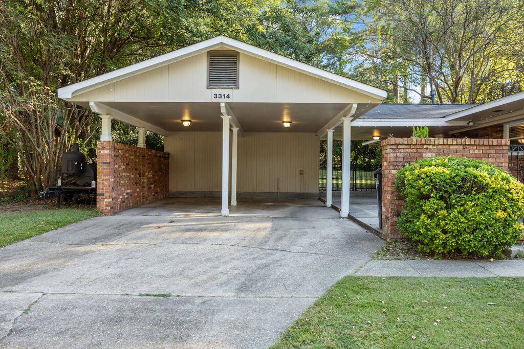 3314 East Lindsay
