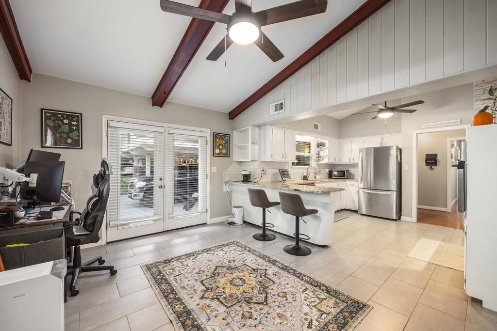 3314 East Lindsay