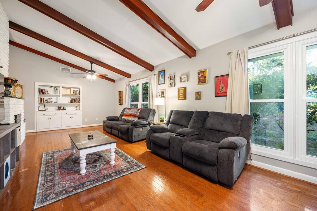 3314 East Lindsay