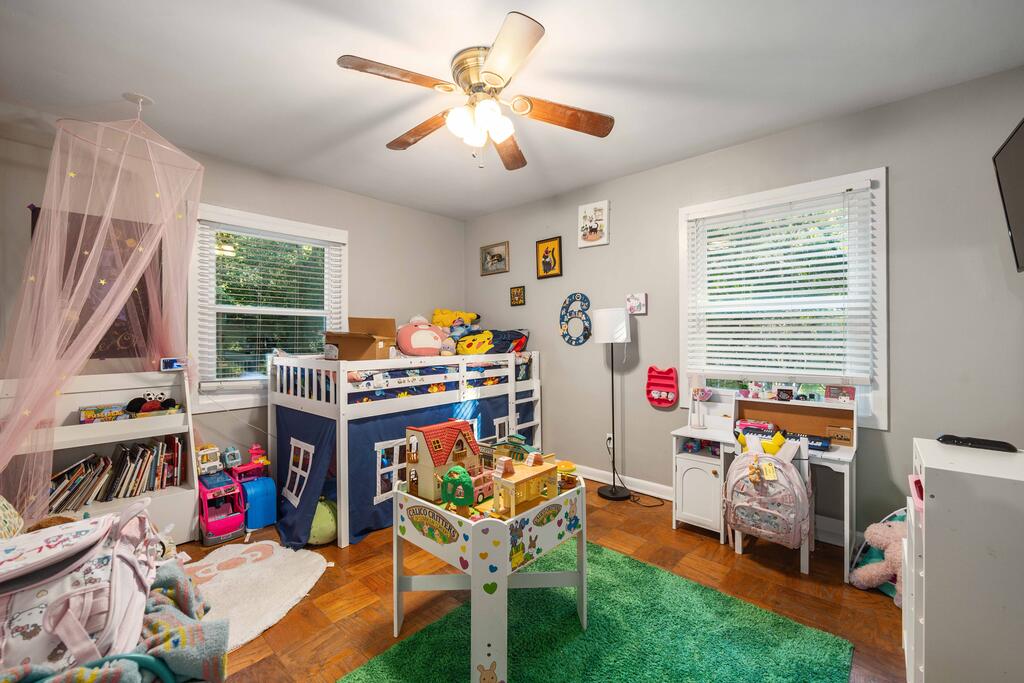 3314 East Lindsay