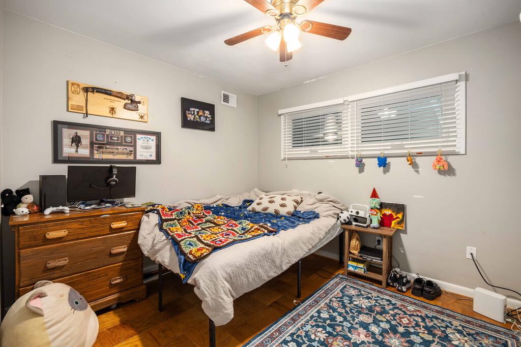 3314 East Lindsay
