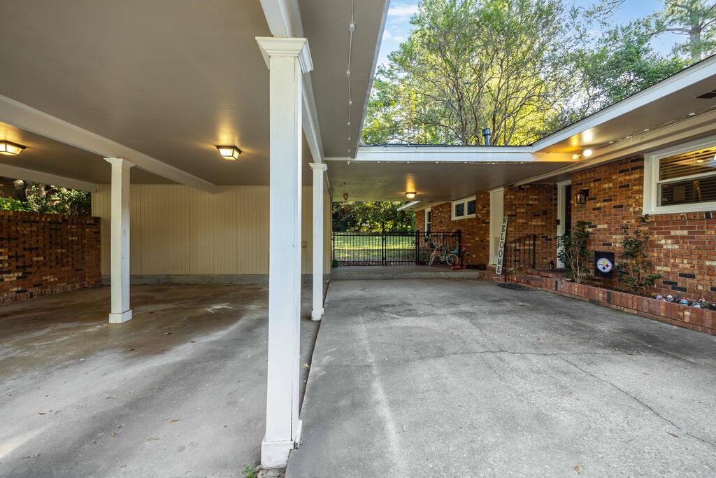 3314 East Lindsay