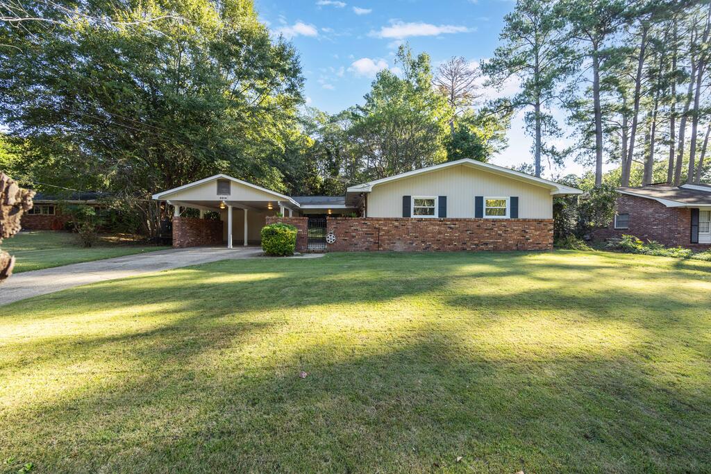3314 East Lindsay