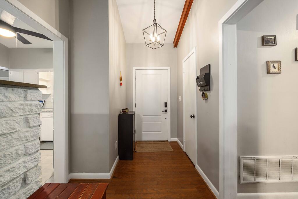 3314 East Lindsay