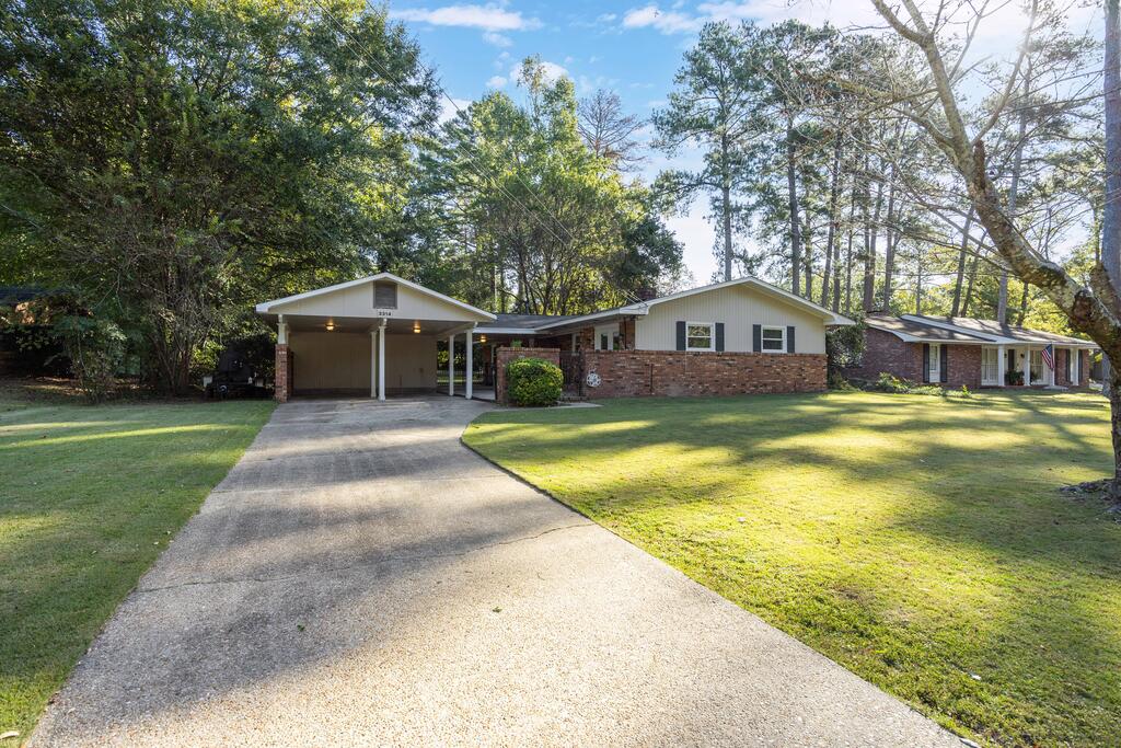 3314 East Lindsay