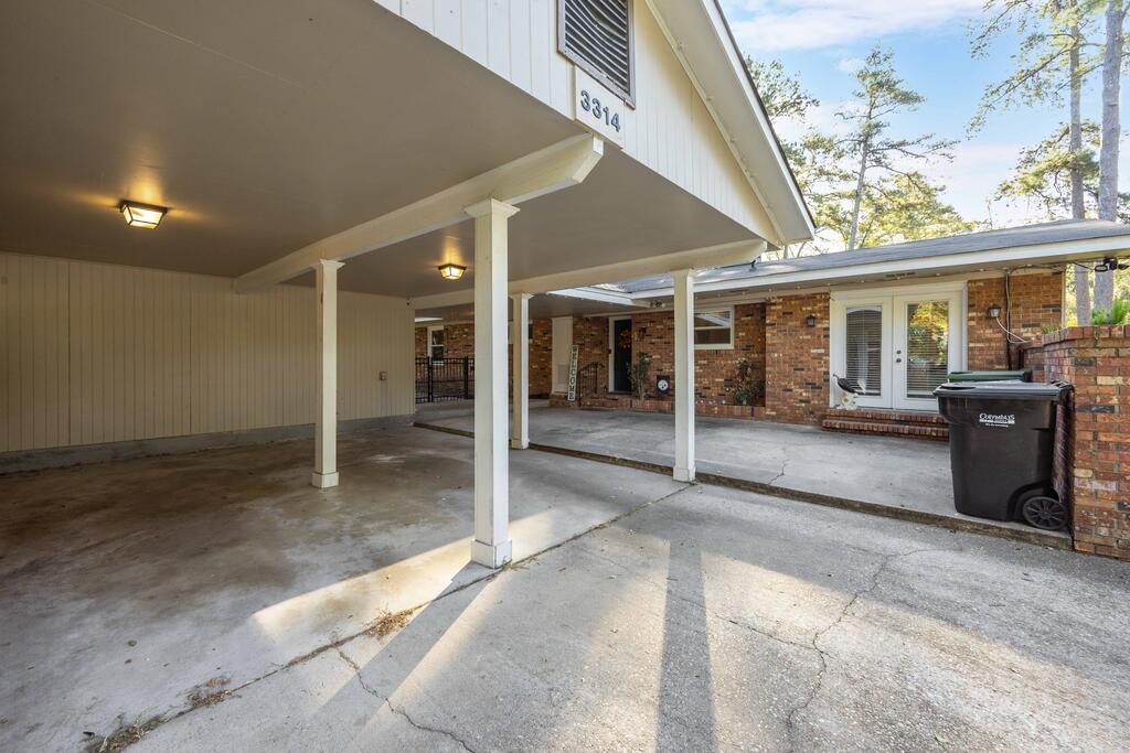 3314 East Lindsay