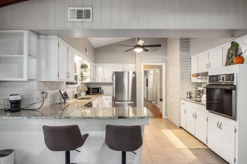 3314 East Lindsay