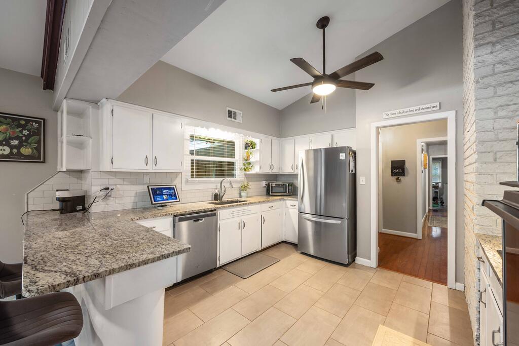 3314 East Lindsay