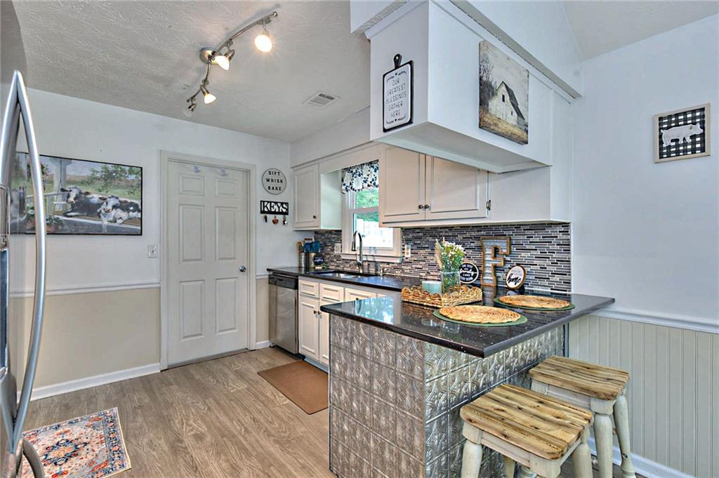 255 Lee Road 850