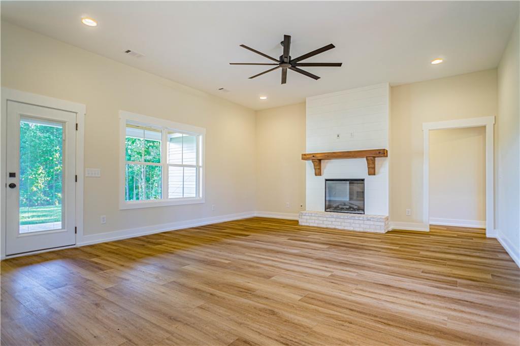 9186 Lee Road 158