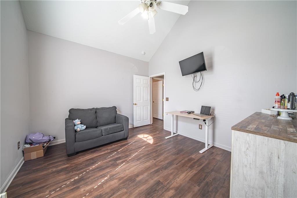 206 Lee Road 2083
