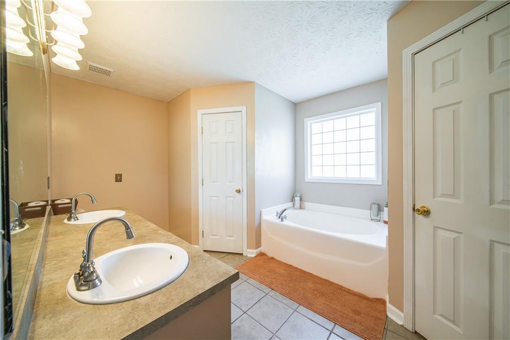 206 Lee Road 2083