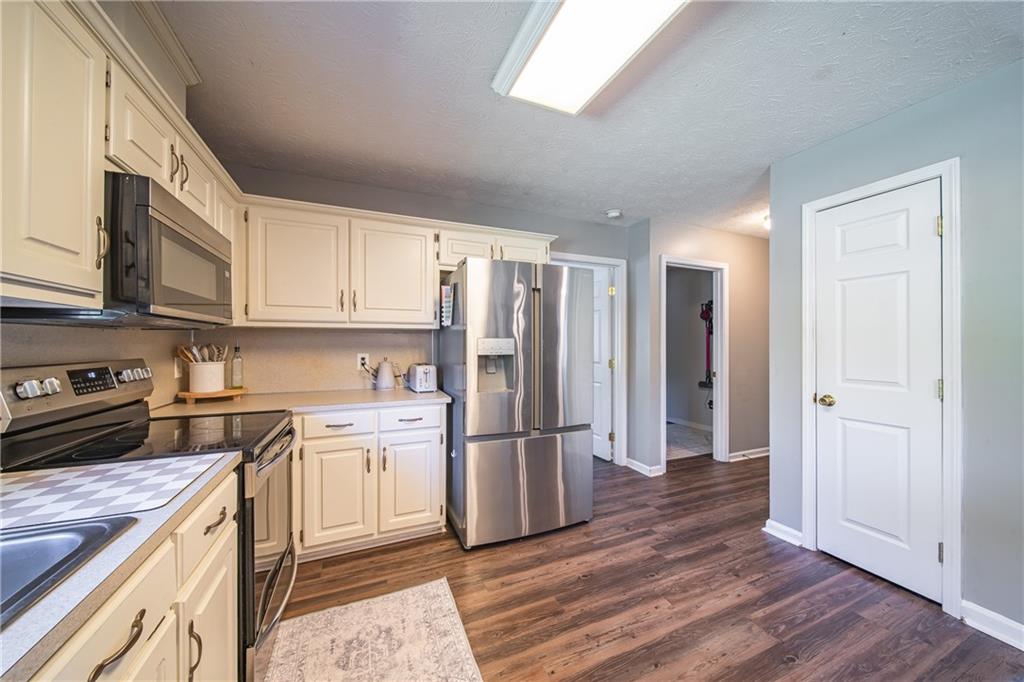 206 Lee Road 2083