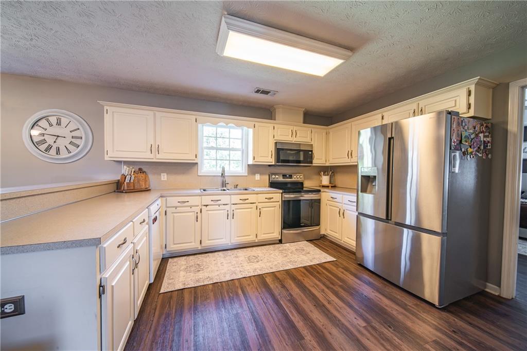 206 Lee Road 2083
