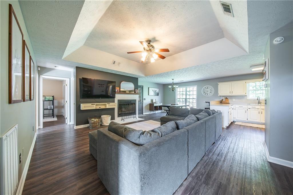 206 Lee Road 2083