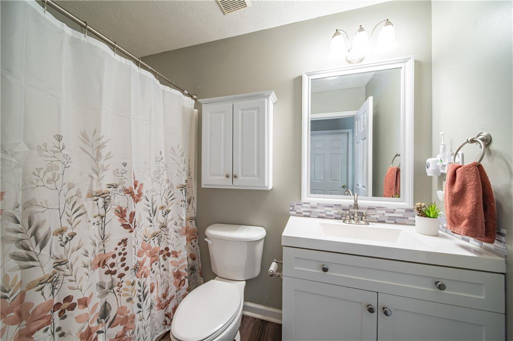 206 Lee Road 2083