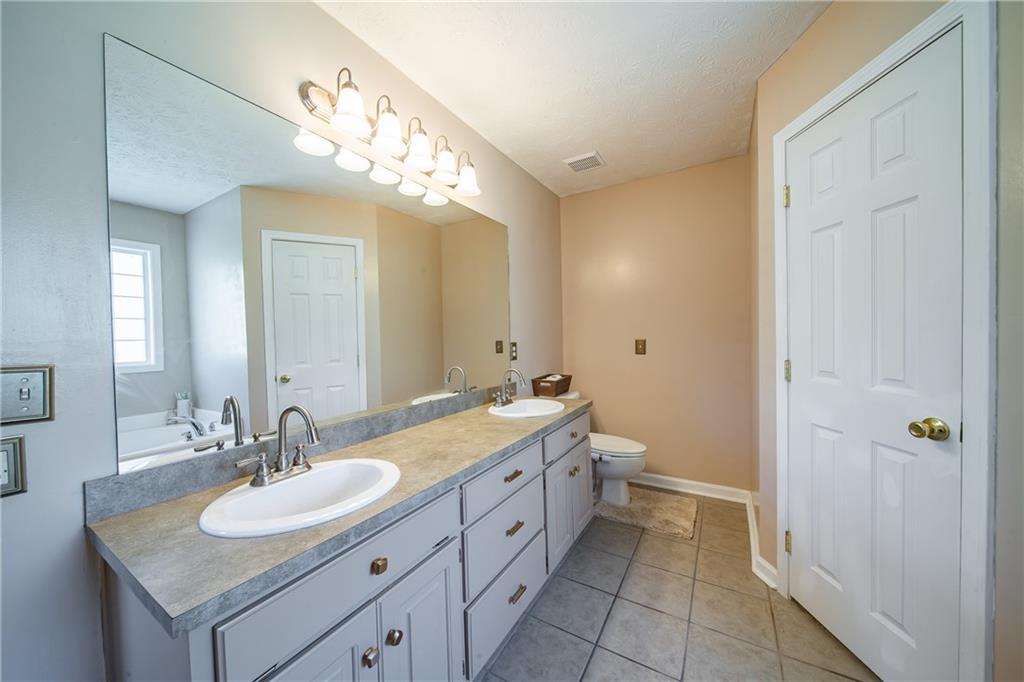 206 Lee Road 2083