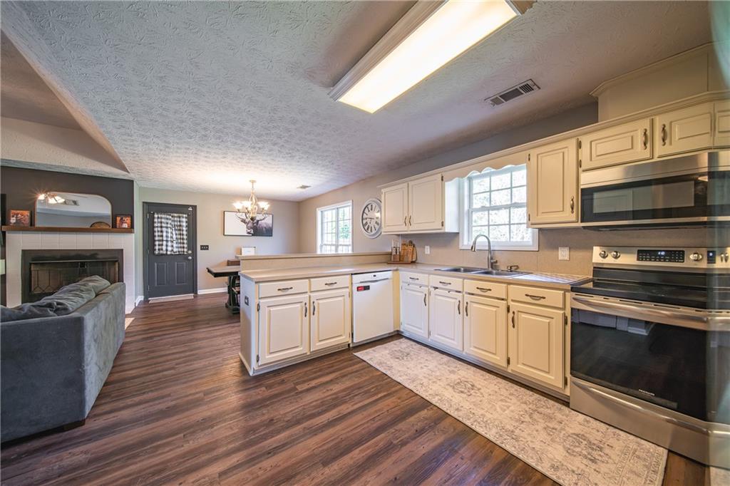 206 Lee Road 2083