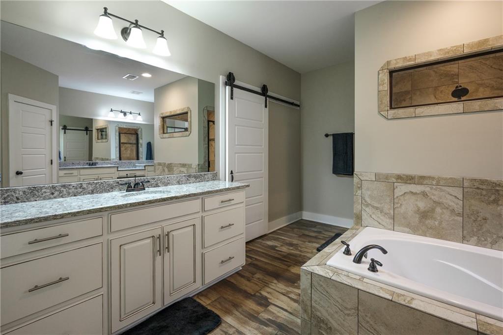 153 Lee Road 2207