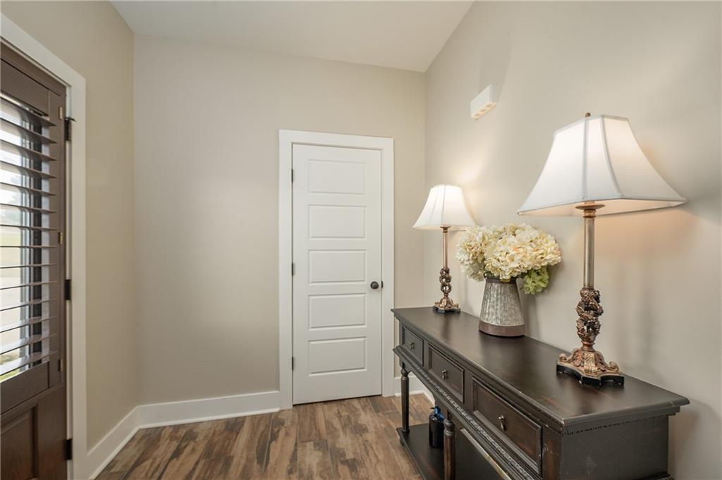 153 Lee Road 2207