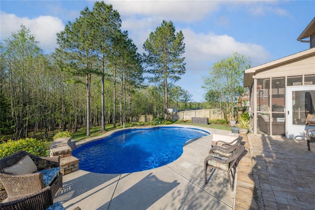 153 Lee Road 2207