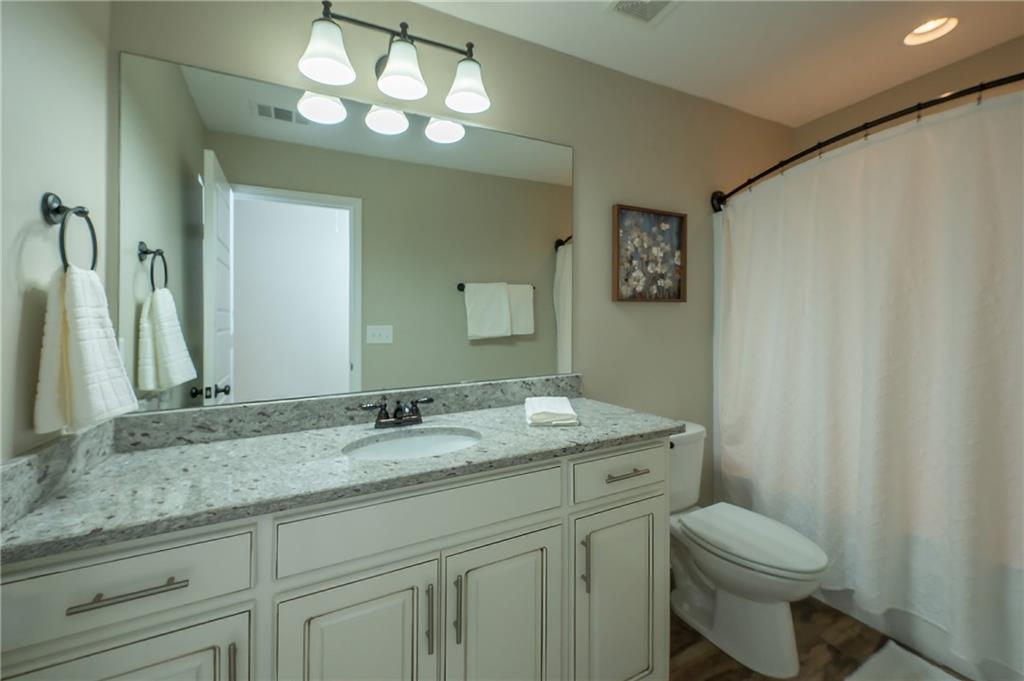 153 Lee Road 2207